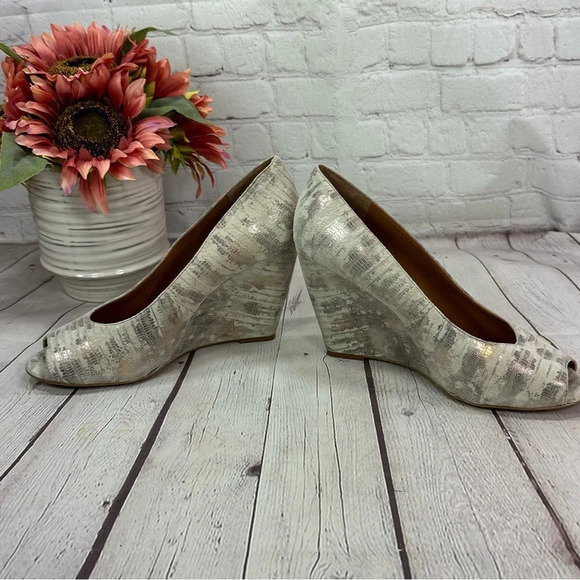 BCBGeneration wedge peep toe heels size 10 metallic snakeskin - Picture 8 of 9